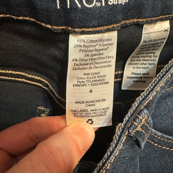 Time and Tru size 6 straight leg jeans - dark wash - Picture 8 of 9